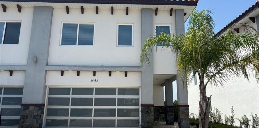 Townhouse in Davenport, Florida 4 bedrooms, 206.61 sq.m. № 2230067