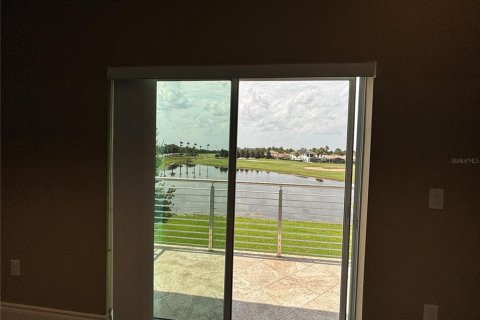 Townhouse in Davenport, Florida 4 bedrooms, 206.61 sq.m. № 2230067 - photo 20