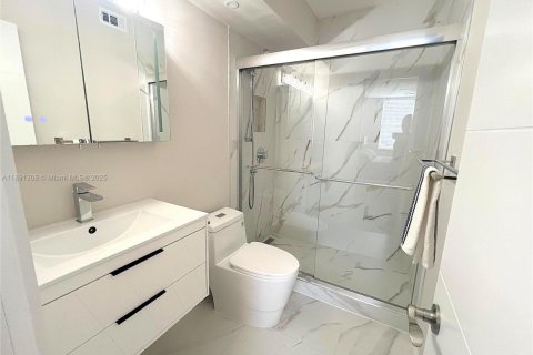 Condo in North Miami Beach, Florida, 3 bedrooms  № 1945056 - photo 15