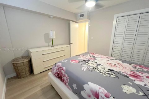 Condo in North Miami Beach, Florida, 3 bedrooms  № 1945056 - photo 18