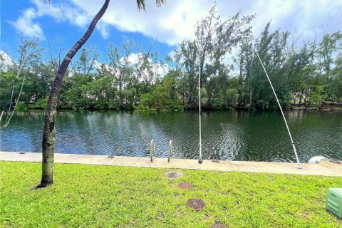 Condo in North Miami Beach, Florida, 3 bedrooms  № 1945056 - photo 3