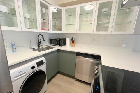Condo in North Miami Beach, Florida, 3 bedrooms  № 1945056 - photo 10