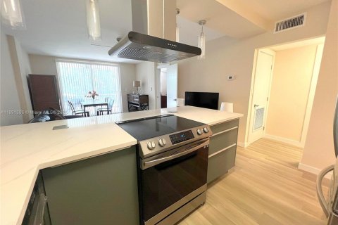 Condo in North Miami Beach, Florida, 3 bedrooms  № 1945056 - photo 9