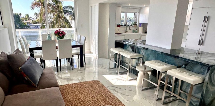 Condominio en Miami Beach, Florida, 2 dormitorios  № 1995464