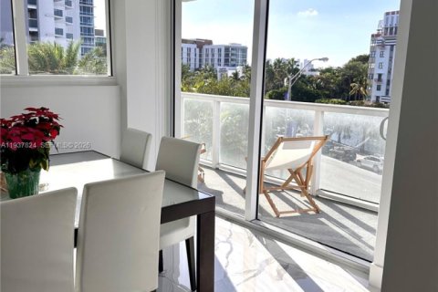Condominio en alquiler en Miami Beach, Florida, 2 dormitorios, 105.82 m2 № 1995464 - foto 2