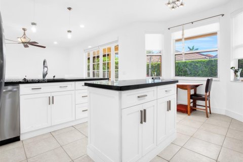 House in Weston, Florida 4 bedrooms, 235.6 sq.m. № 2066663 - photo 20