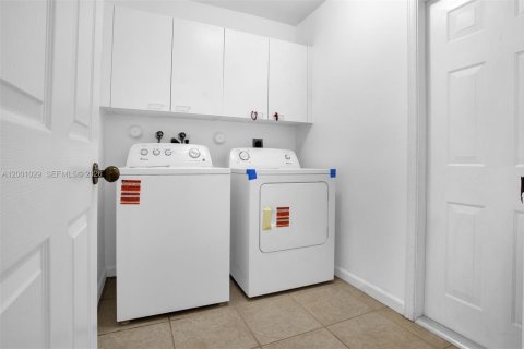 House in Weston, Florida 4 bedrooms, 235.6 sq.m. № 2066663 - photo 30