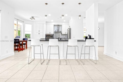 House in Weston, Florida 4 bedrooms, 235.6 sq.m. № 2066663 - photo 14