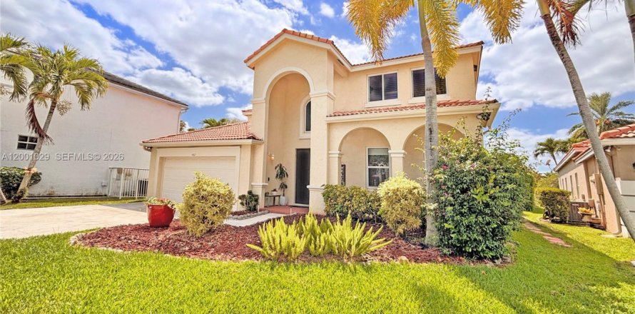 House in Weston, Florida 4 bedrooms, 235.6 sq.m. № 2066663