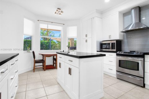 House in Weston, Florida 4 bedrooms, 235.6 sq.m. № 2066663 - photo 22