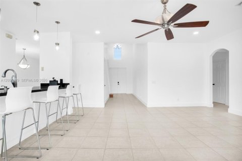 House in Weston, Florida 4 bedrooms, 235.6 sq.m. № 2066663 - photo 25