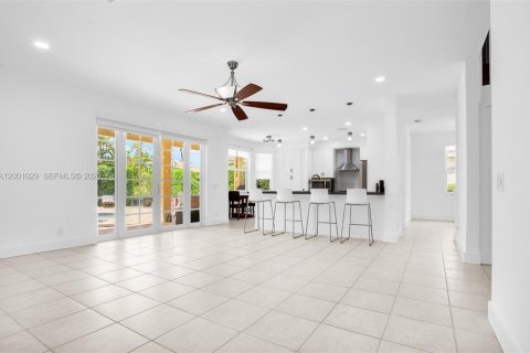 House in Weston, Florida 4 bedrooms, 235.6 sq.m. № 2066663 - photo 10