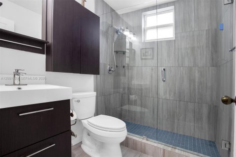 House in Weston, Florida 4 bedrooms, 235.6 sq.m. № 2066663 - photo 29