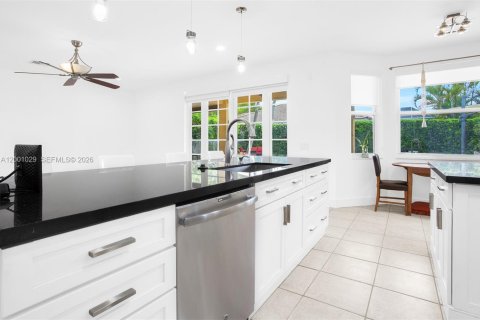 House in Weston, Florida 4 bedrooms, 235.6 sq.m. № 2066663 - photo 21