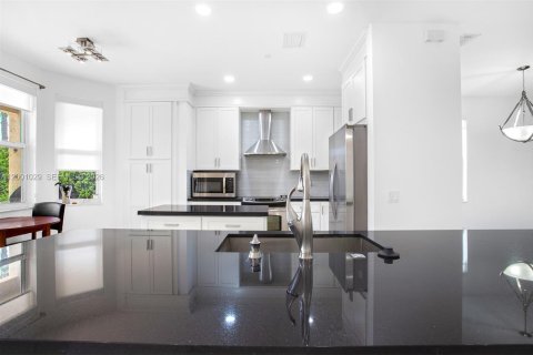 House in Weston, Florida 4 bedrooms, 235.6 sq.m. № 2066663 - photo 16