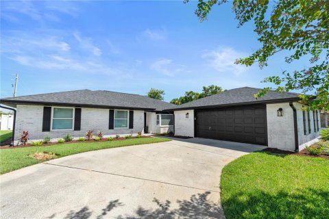 House in Ormond Beach, Florida 3 bedrooms, 224.08 sq.m. № 2350370