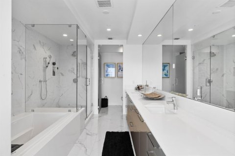 Condo in Fort Lauderdale, Florida, 4 bedrooms № 2082130 - photo 29