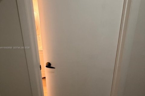 Apartamento en alquiler en Hialeah, Florida, 1 dormitorio, 58.71 m2 № 2004136 - foto 8