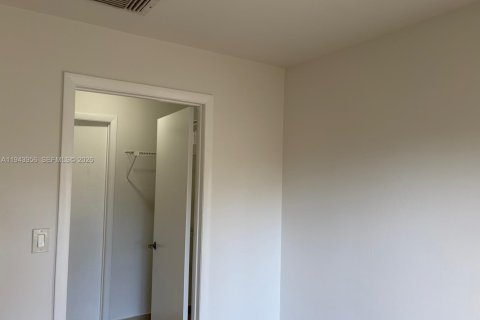 Apartamento en alquiler en Hialeah, Florida, 1 dormitorio, 58.71 m2 № 2004136 - foto 12