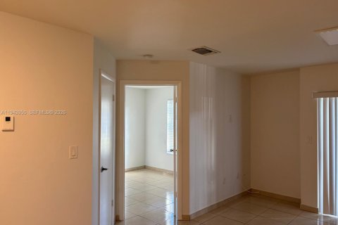 Apartamento en alquiler en Hialeah, Florida, 1 dormitorio, 58.71 m2 № 2004136 - foto 5