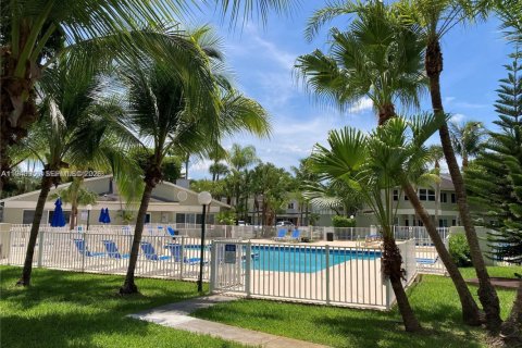 Apartamento en alquiler en Hialeah, Florida, 1 dormitorio, 58.71 m2 № 2004136 - foto 2