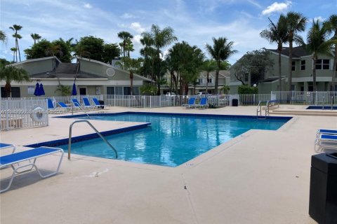 Apartamento en alquiler en Hialeah, Florida, 1 dormitorio, 58.71 m2 № 2004136 - foto 3