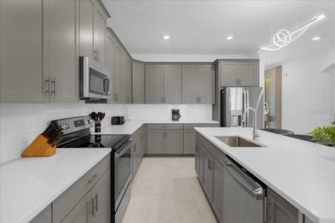 Casa en venta en Davenport, Florida, 6 dormitorios, 305.74 m2 № 2207125 - foto 11