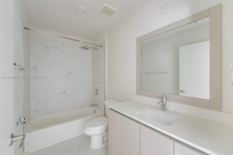 Купить кондоминиум в Майами, Флорида 3 спальни, 121.61м2, № 1945474 - фото 24