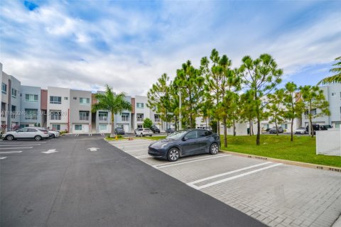 Купить кондоминиум в Майами, Флорида 3 спальни, 121.61м2, № 1945474 - фото 27