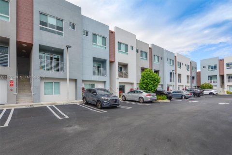 Купить кондоминиум в Майами, Флорида 3 спальни, 121.61м2, № 1945474 - фото 26