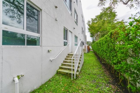 Купить кондоминиум в Майами, Флорида 3 спальни, 121.61м2, № 1945474 - фото 25