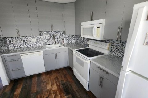 Снять в аренду кондоминиум в Халландейл-Бич, Флорида 2 спальни, 102.19м2, № 2079034 - фото 3
