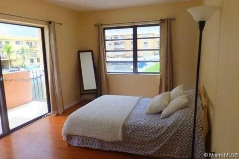 Condo in North Miami Beach, Florida, 2 bedrooms  № 1890163 - photo 7