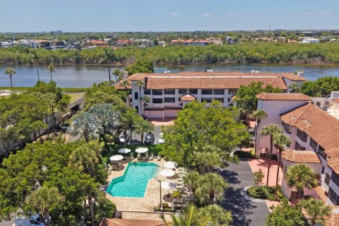 Condo in Boca Raton, Florida, 2 bedrooms № 2181714 - photo 12