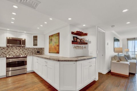 Condo in Boca Raton, Florida, 2 bedrooms № 2181714 - photo 17