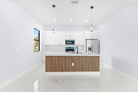 Casa en venta en Cape Coral, Florida, 4 dormitorios, 171.13 m2 № 2093500 - foto 9