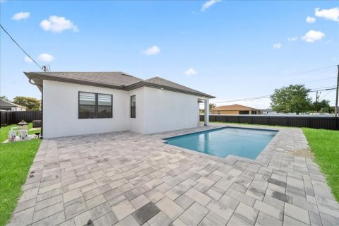 Casa en venta en Cape Coral, Florida, 4 dormitorios, 171.13 m2 № 2093500 - foto 3