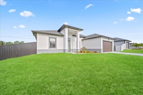 Casa en venta en Cape Coral, Florida, 4 dormitorios, 171.13 m2 № 2093500 - foto 2