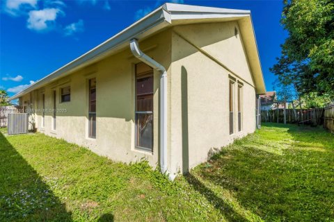 Casa en venta en Delray Beach, Florida, 4 dormitorios, 169.36 m2 № 1974267 - foto 25