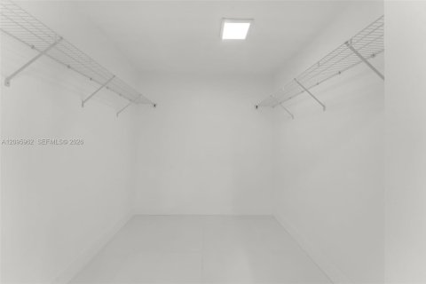 Villa ou maison à louer à Miami, Floride: 4 chambres, 173.63 m2 № 2385092 - photo 13