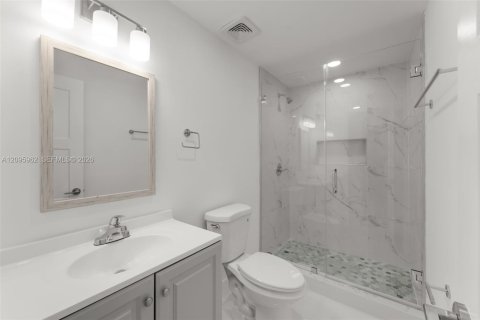 Villa ou maison à louer à Miami, Floride: 4 chambres, 173.63 m2 № 2385092 - photo 16