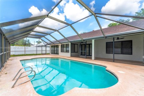 Villa ou maison à louer à Miami, Floride: 4 chambres, 173.63 m2 № 2385092 - photo 21