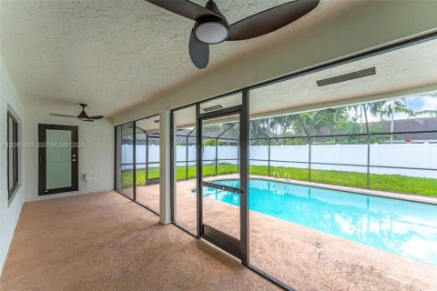 Villa ou maison à louer à Miami, Floride: 4 chambres, 173.63 m2 № 2385092 - photo 19