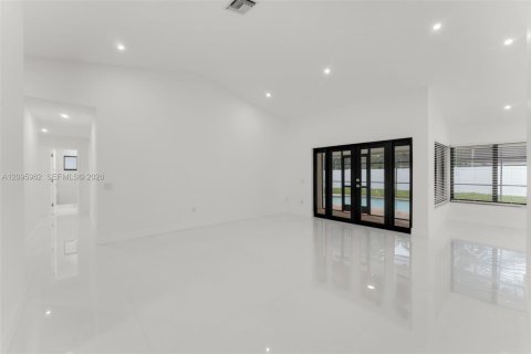 Villa ou maison à louer à Miami, Floride: 4 chambres, 173.63 m2 № 2385092 - photo 4
