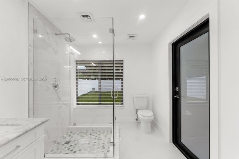 Villa ou maison à louer à Miami, Floride: 4 chambres, 173.63 m2 № 2385092 - photo 12