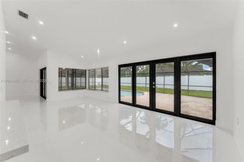 Villa ou maison à louer à Miami, Floride: 4 chambres, 173.63 m2 № 2385092 - photo 5