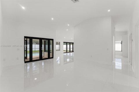 Villa ou maison à louer à Miami, Floride: 4 chambres, 173.63 m2 № 2385092 - photo 2