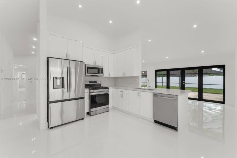 Villa ou maison à louer à Miami, Floride: 4 chambres, 173.63 m2 № 2385092 - photo 7
