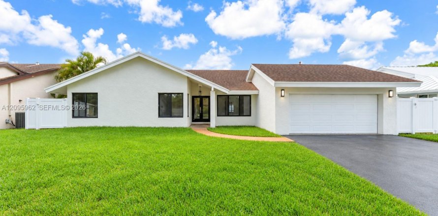 Villa ou maison à Miami, Floride 4 chambres, 173.63 m2 № 2385092