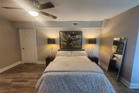 Casa en venta en Tampa, Florida, 4 dormitorios, 157.28 m2 № 2324966 - foto 3